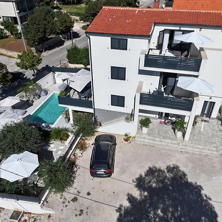 Didixi Apartments Pakostane Bagian luar foto