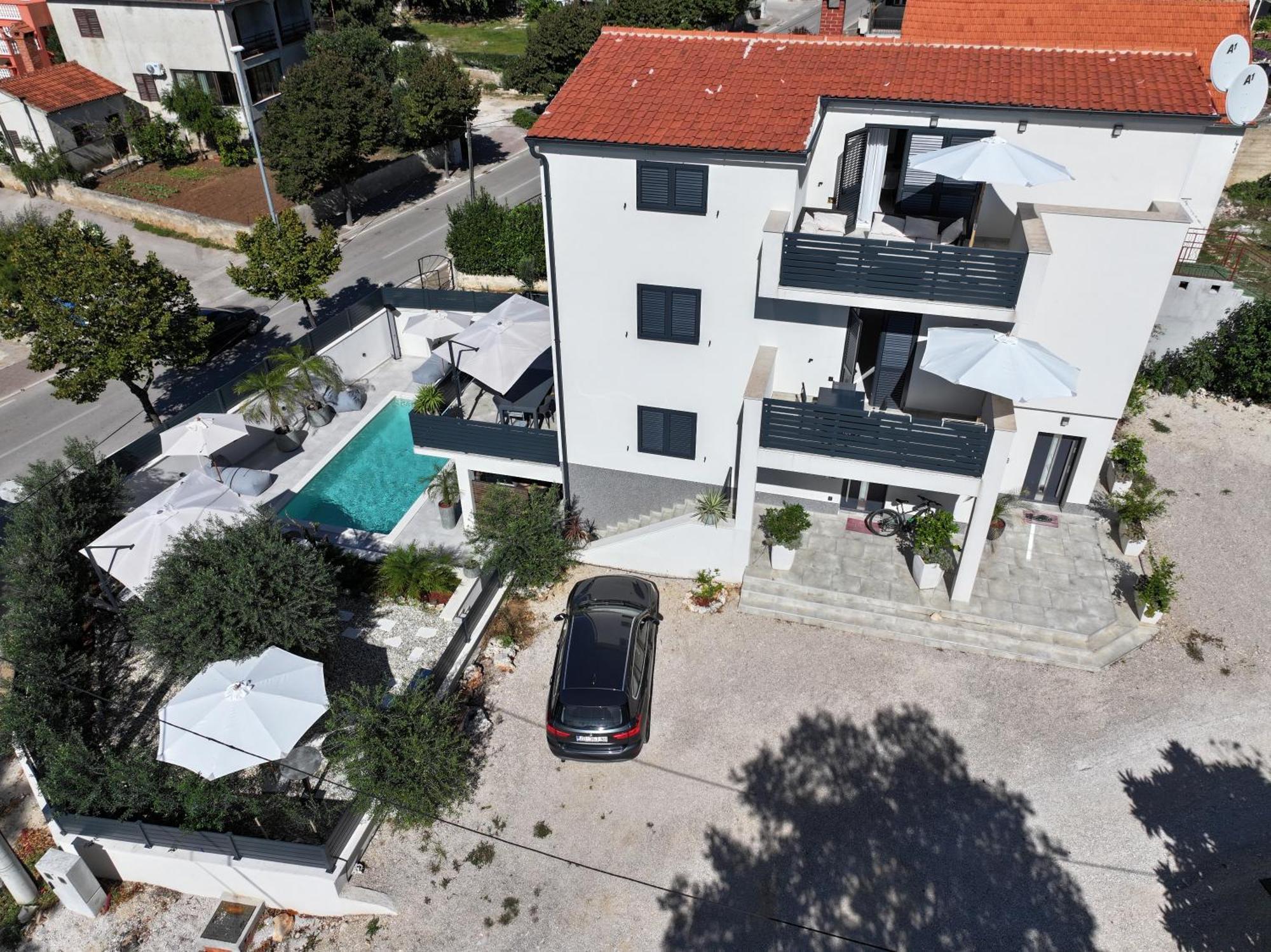 Didixi Apartments Pakostane Bagian luar foto