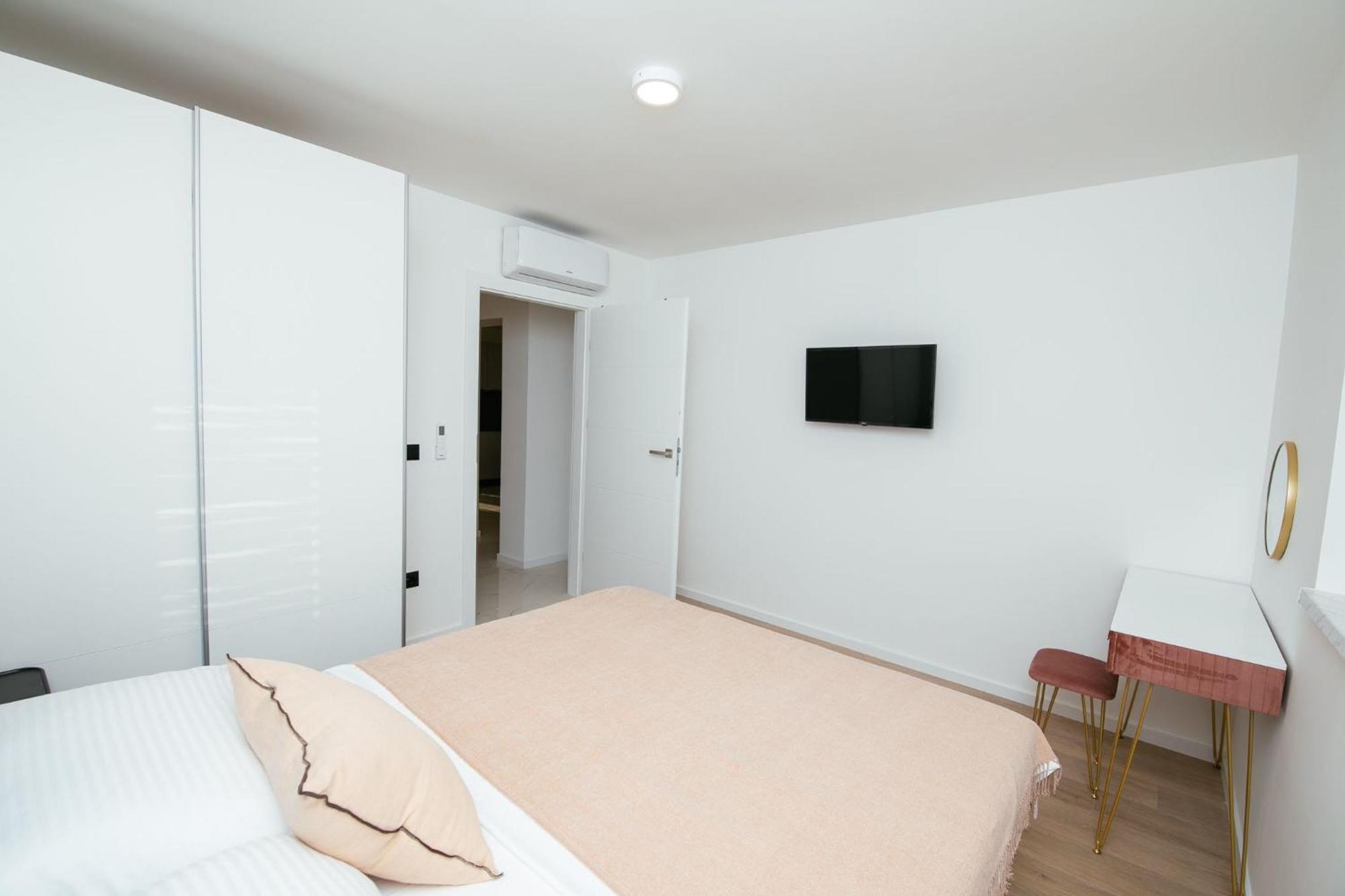 Didixi Apartments Pakostane Bagian luar foto