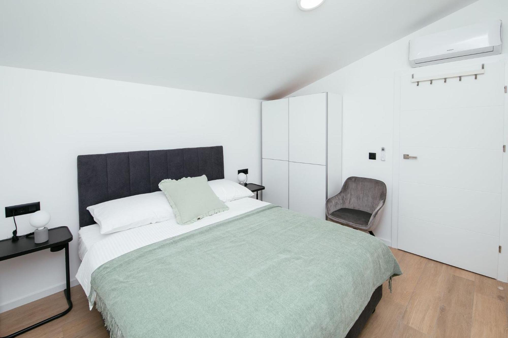 Didixi Apartments Pakostane Bagian luar foto