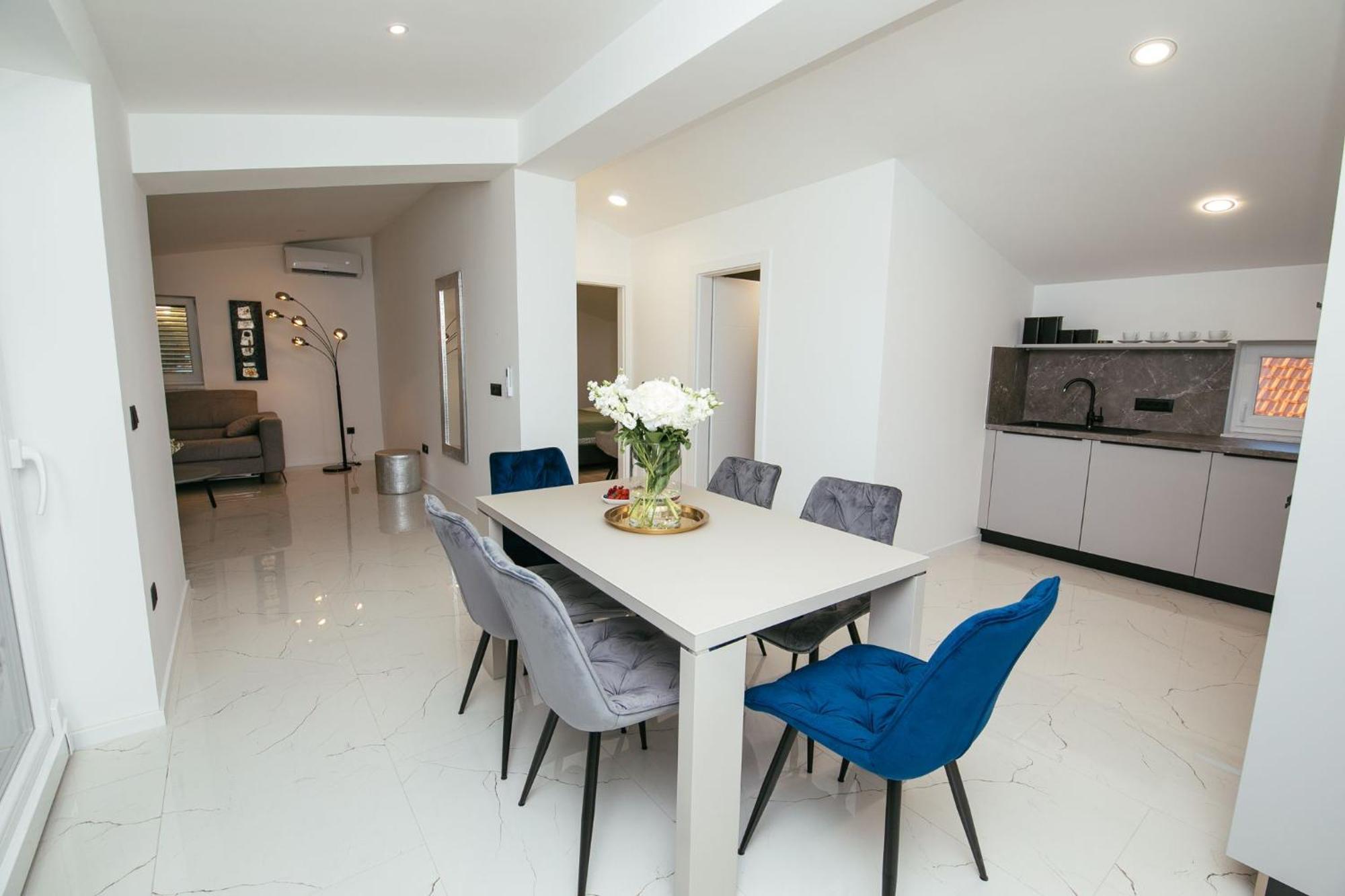 Didixi Apartments Pakostane Bagian luar foto