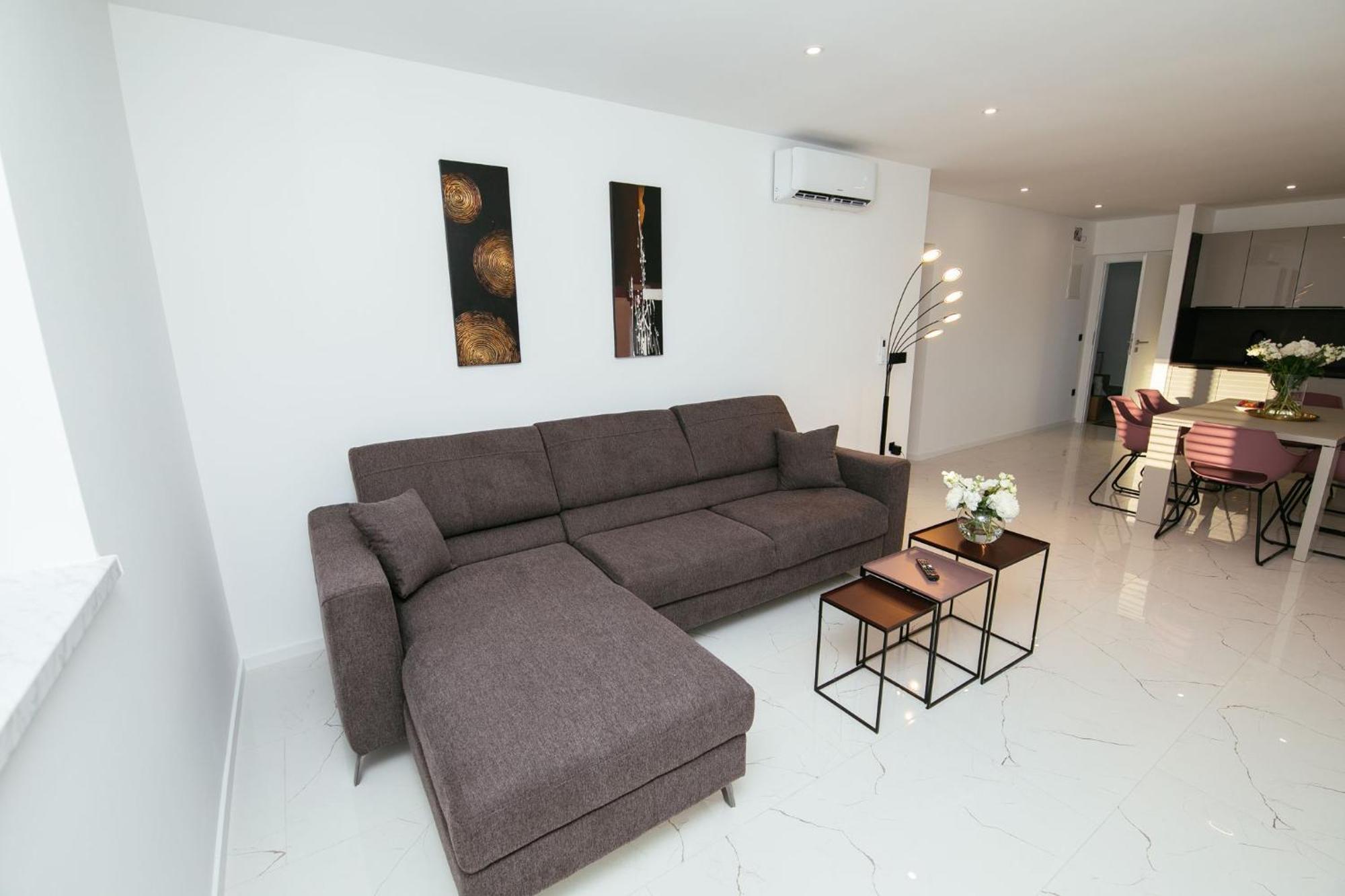Didixi Apartments Pakostane Bagian luar foto