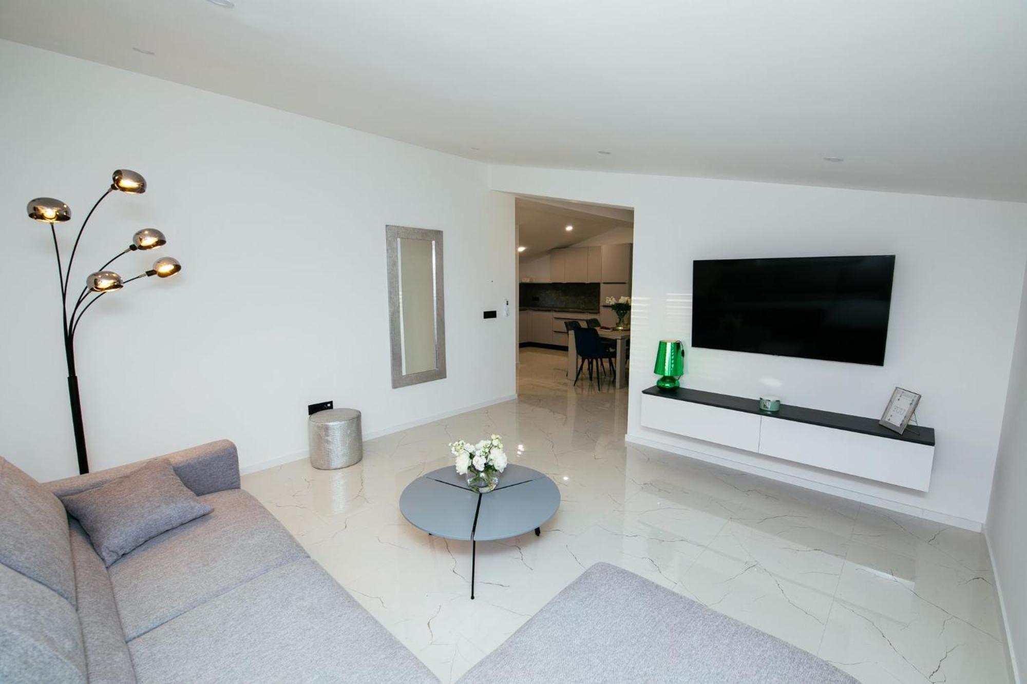 Didixi Apartments Pakostane Bagian luar foto