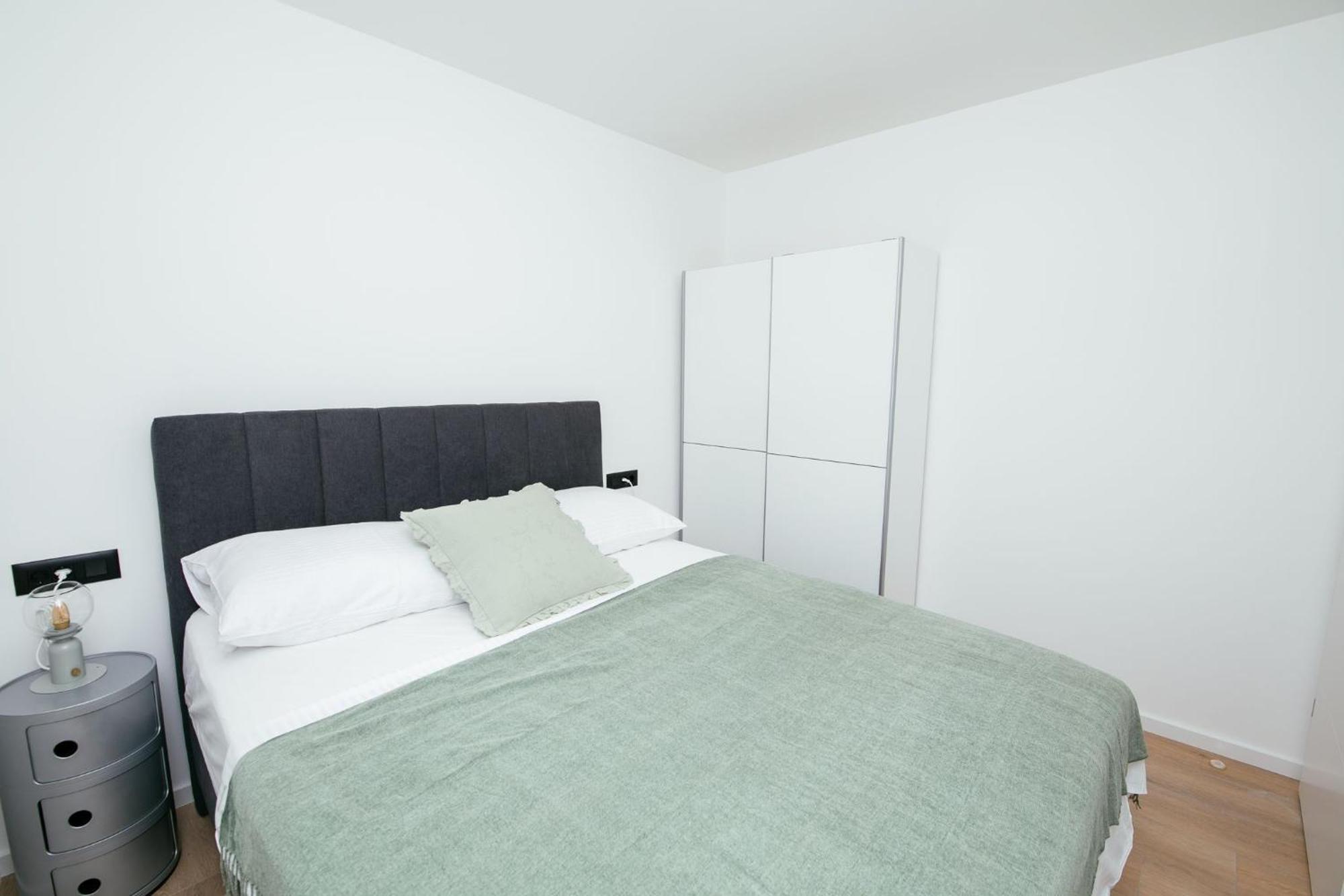 Didixi Apartments Pakostane Bagian luar foto