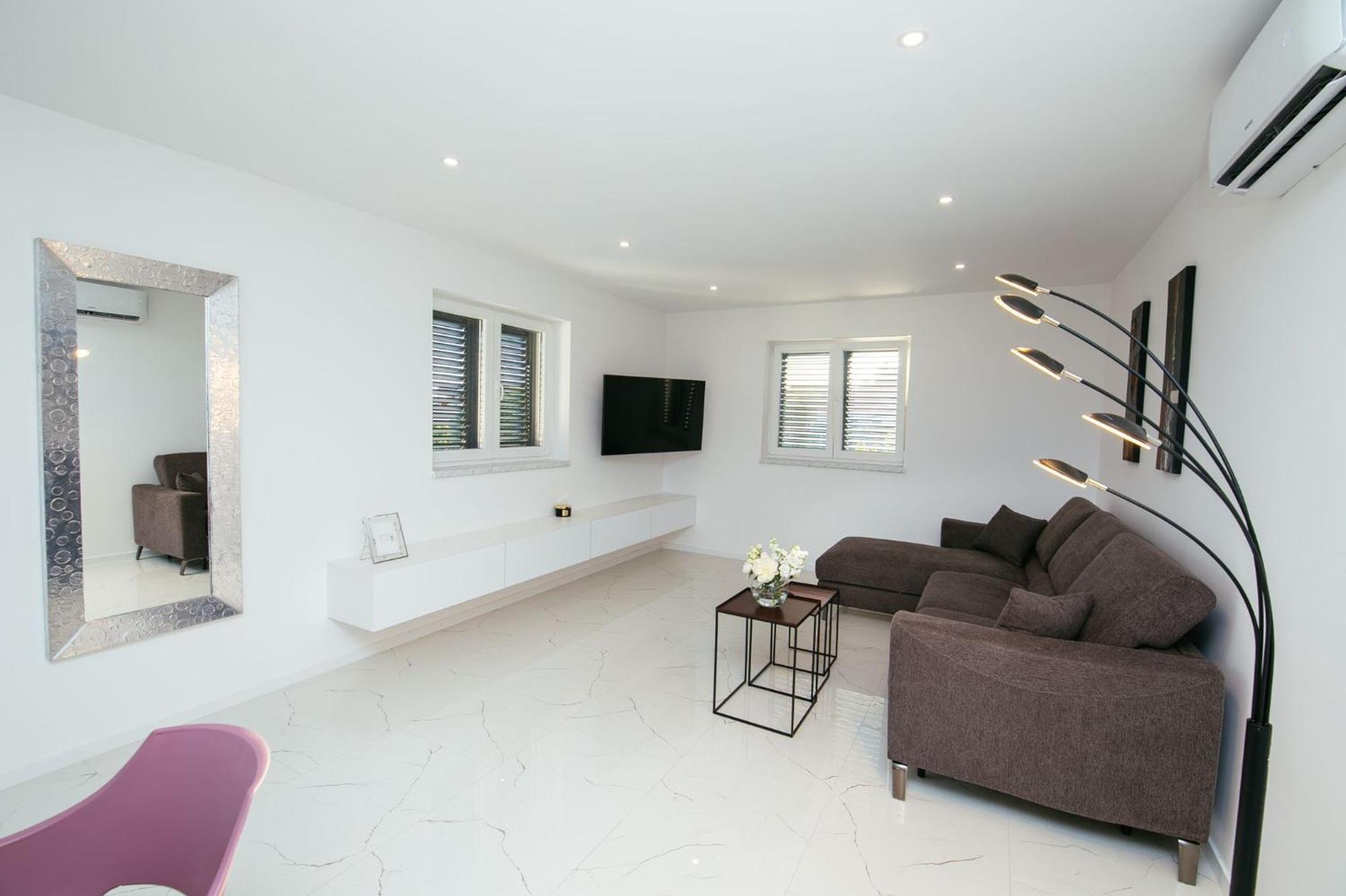 Didixi Apartments Pakostane Bagian luar foto