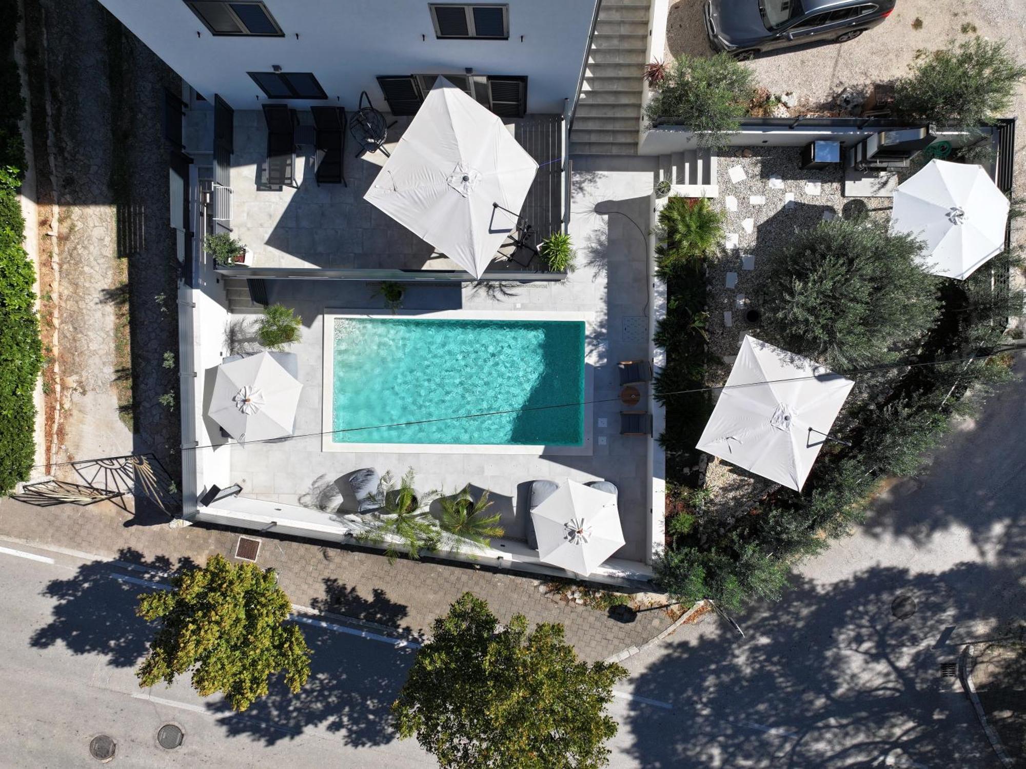 Didixi Apartments Pakostane Bagian luar foto